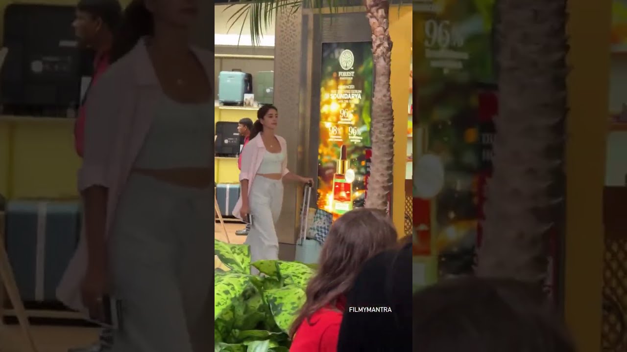 ananya Pandey spotted in airport #ytshorts #ananyapandey #airport #bollywood #bollywoodnews