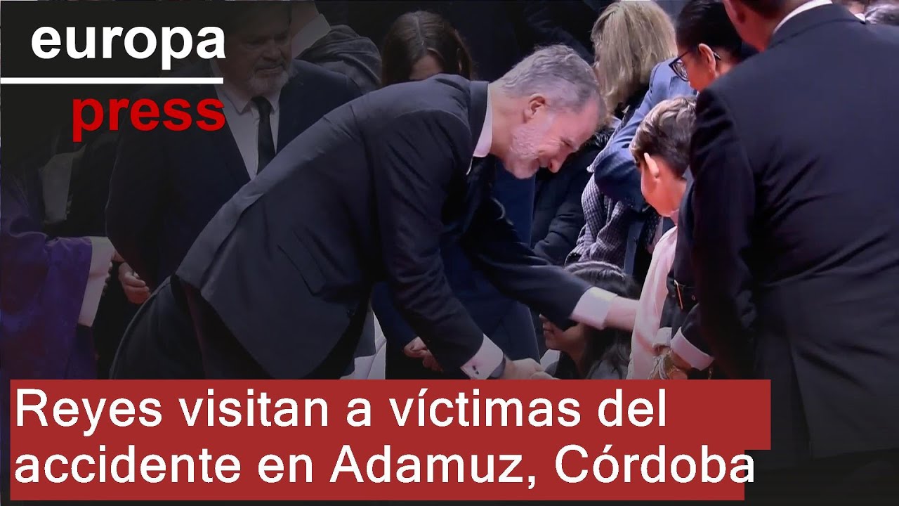 Los reyes consuelan a las víctimas del accidente de Adamuz (Córdoba)