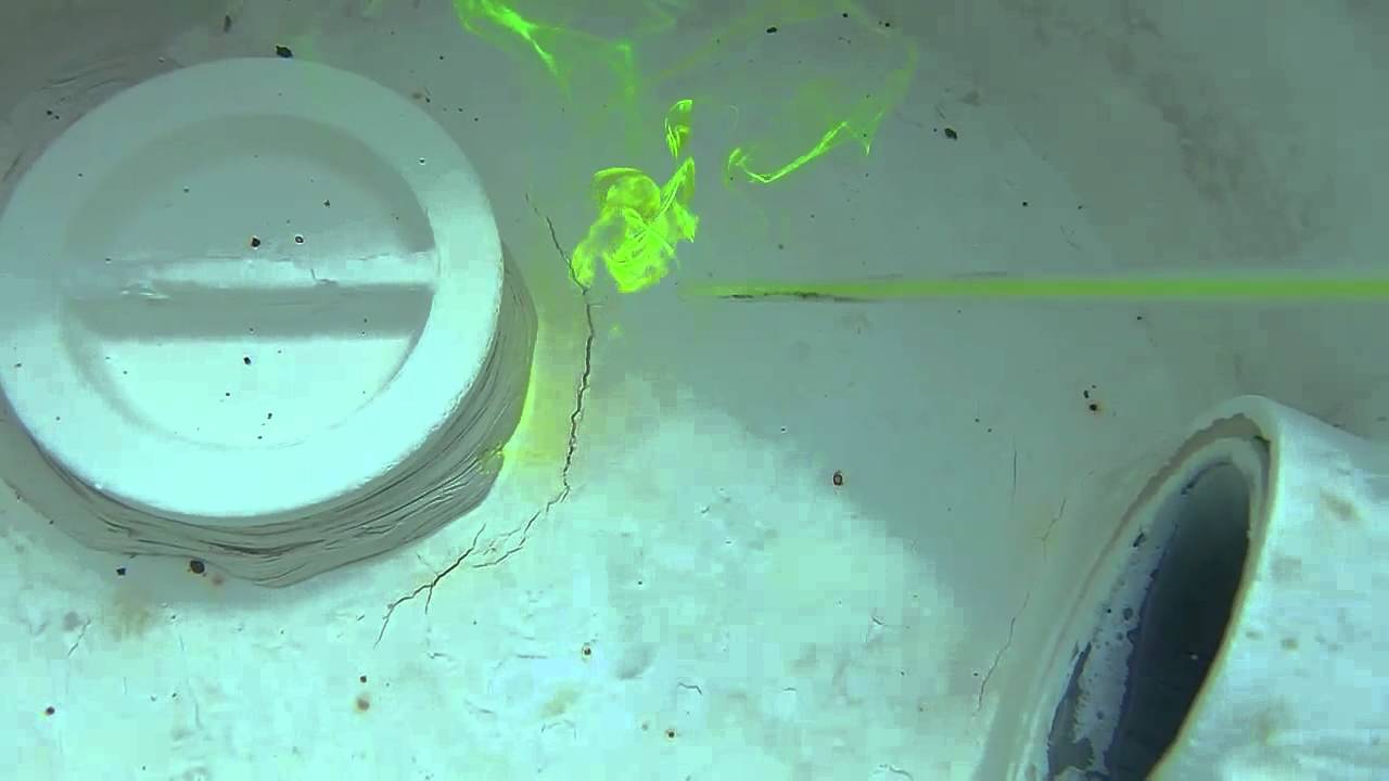 Fuite piscine - bonde de fond fissurée