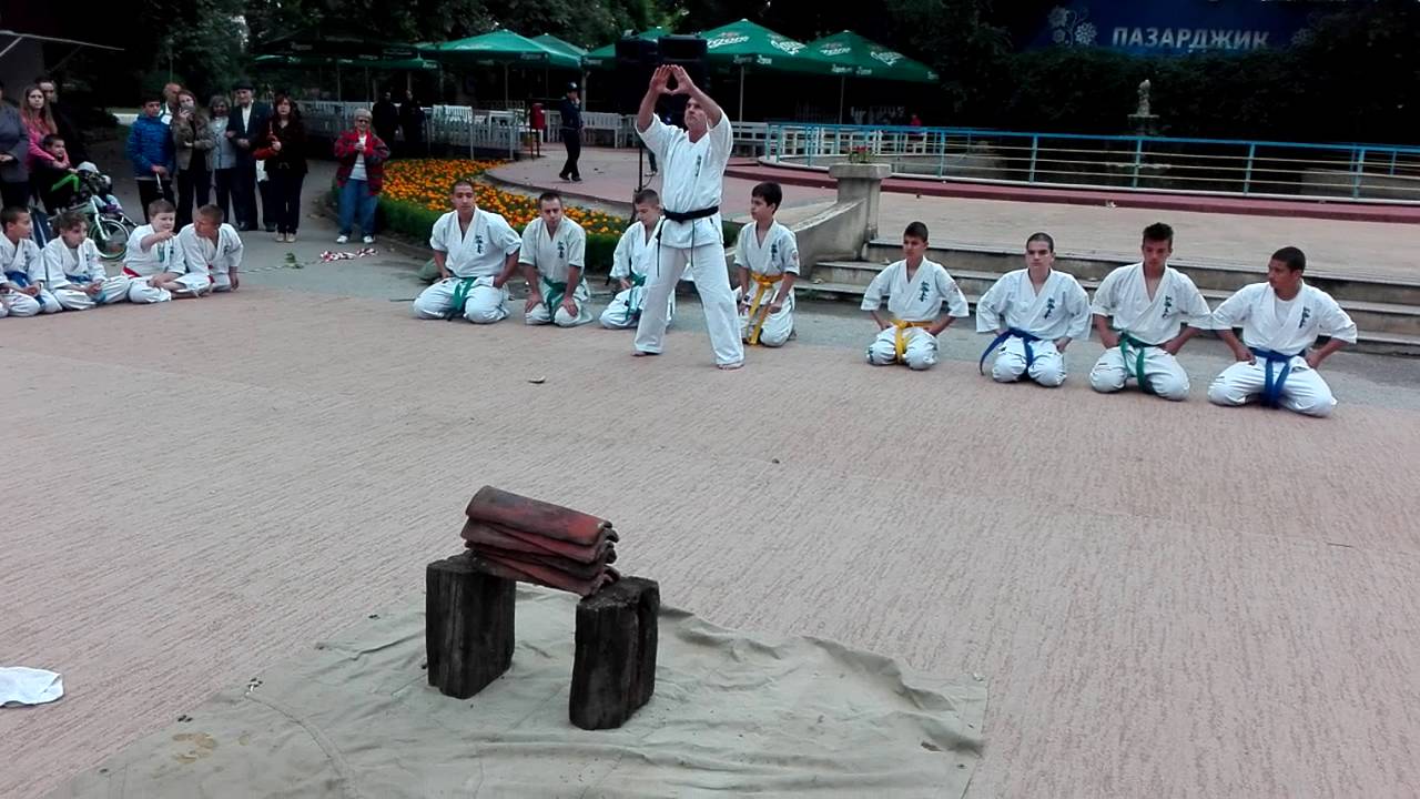 Демонстрация на шинкиокушин карате СК