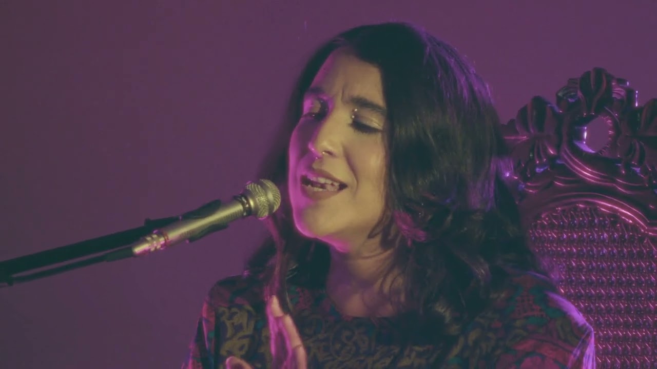 Andrea Cruz - “Lejos” & “Gladiolas” (En Vivo)