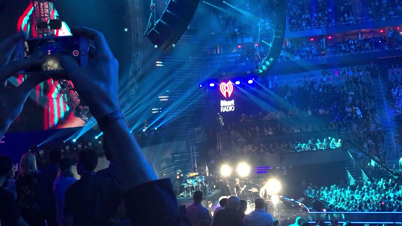 2018 iHeart Radio Festival: Shawn Mendes - Treat You Better