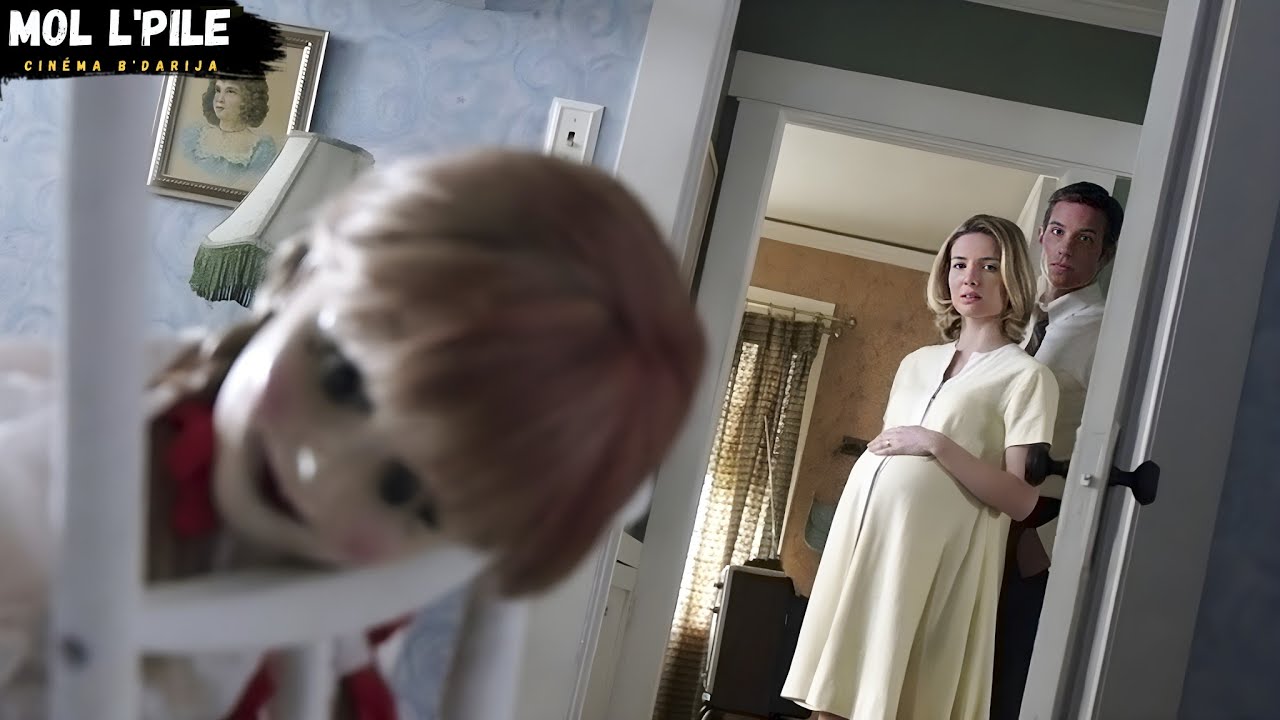 رجل يهدي زوجته دمية بمناسبة حملها، لكن هناك روح شريرة تسكن هذه الدمية😰||ملخص فلم 🎦 Annabelle1️⃣