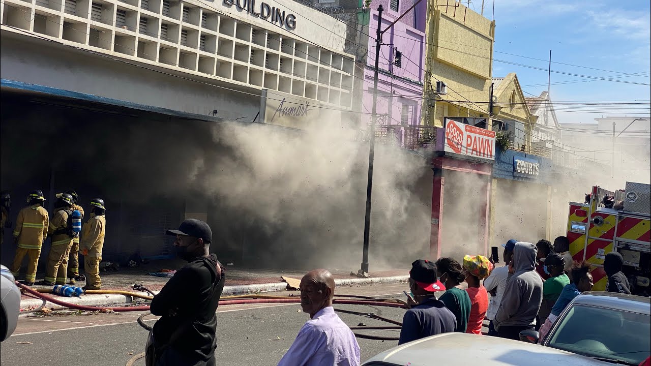 Massive Fire At Ammar‘s Downtown Kingston|  Uncontrollable Due To Lack Of Access & ￼Wind Feb 1, 2026