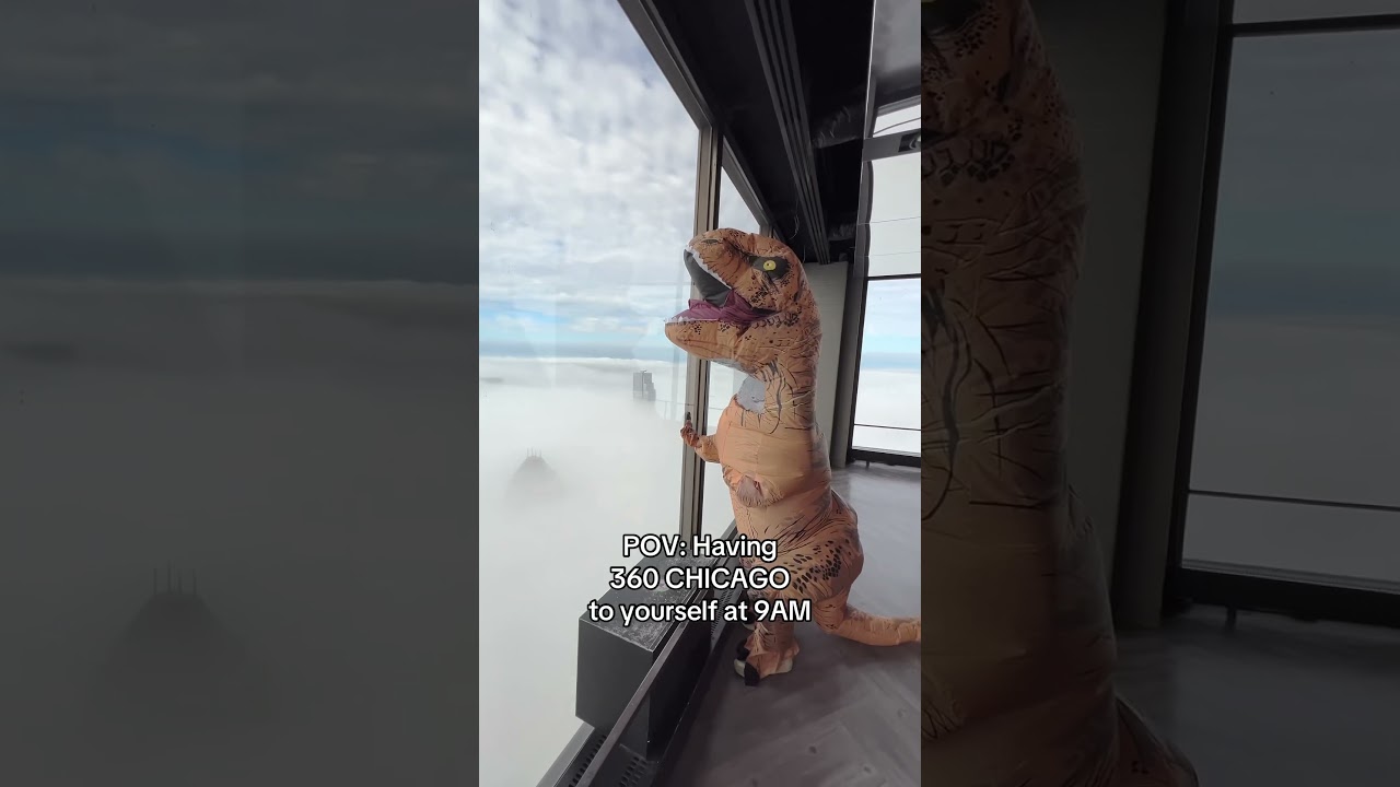 SUE from @TheFieldMuseum visits 360 CHICAGO 🦖 #360chicago #chicago #fieldmuseum #dinosaur
