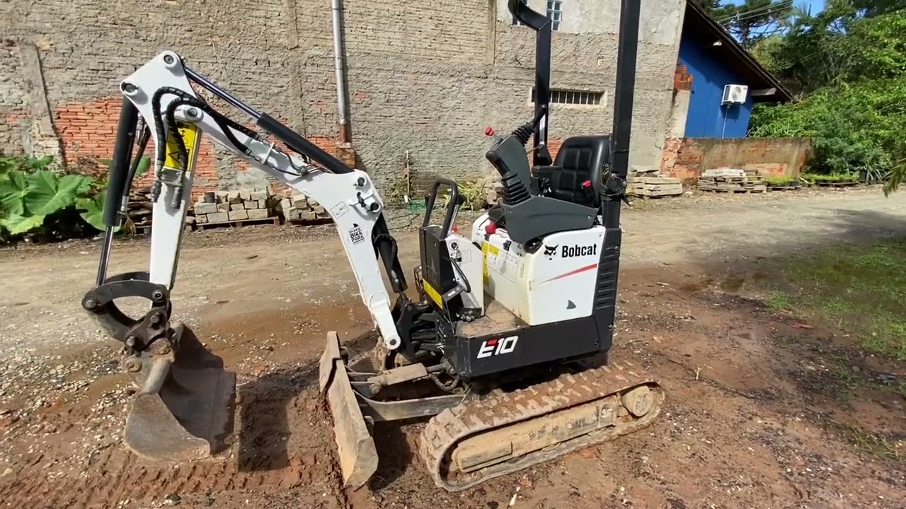 BOBCAT E10 review