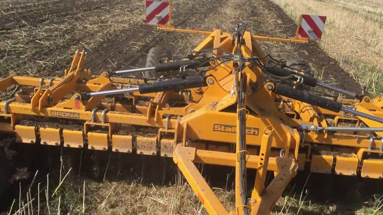 Staltech UH50 working rape stubble/Rapsienos skutimas