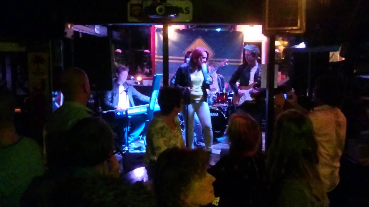 Temporary Roads live in t kont van het paard