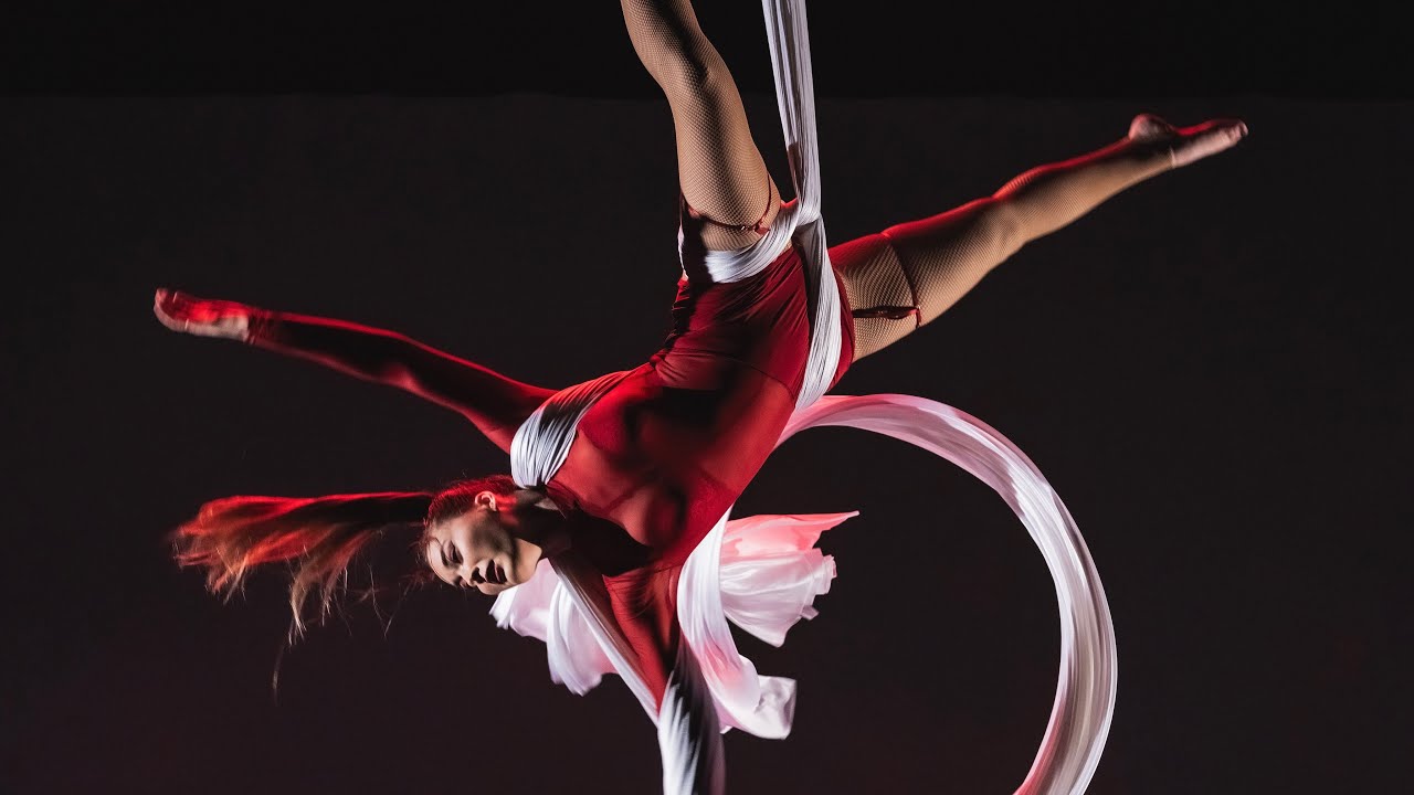 Melbourne Fringe - La Folie After Dark 2024 Silks Performance