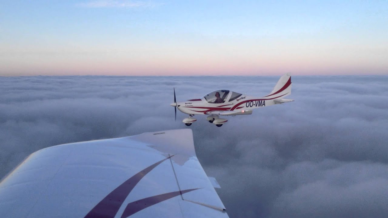 Formationflight Evektor SportStar RTC at sunset.