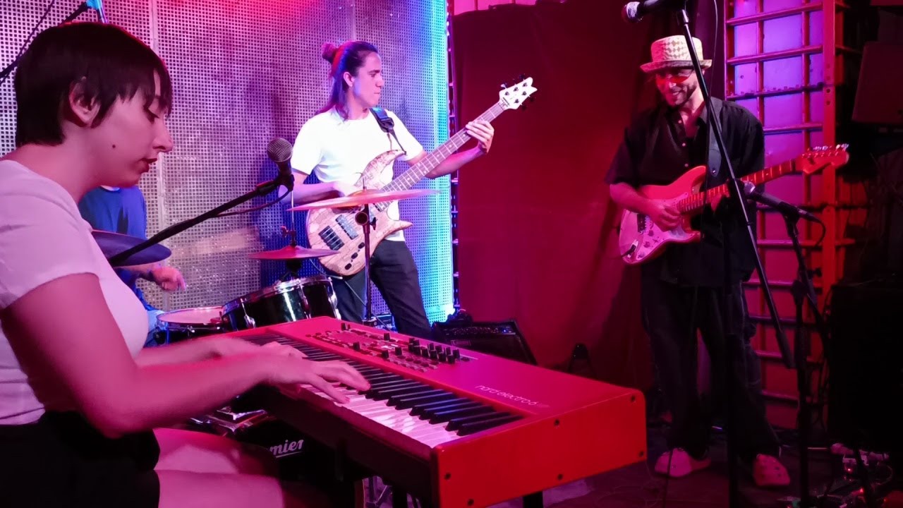 Jamming at El Intruso Bar's Acid Jam in Madrid, July 2023