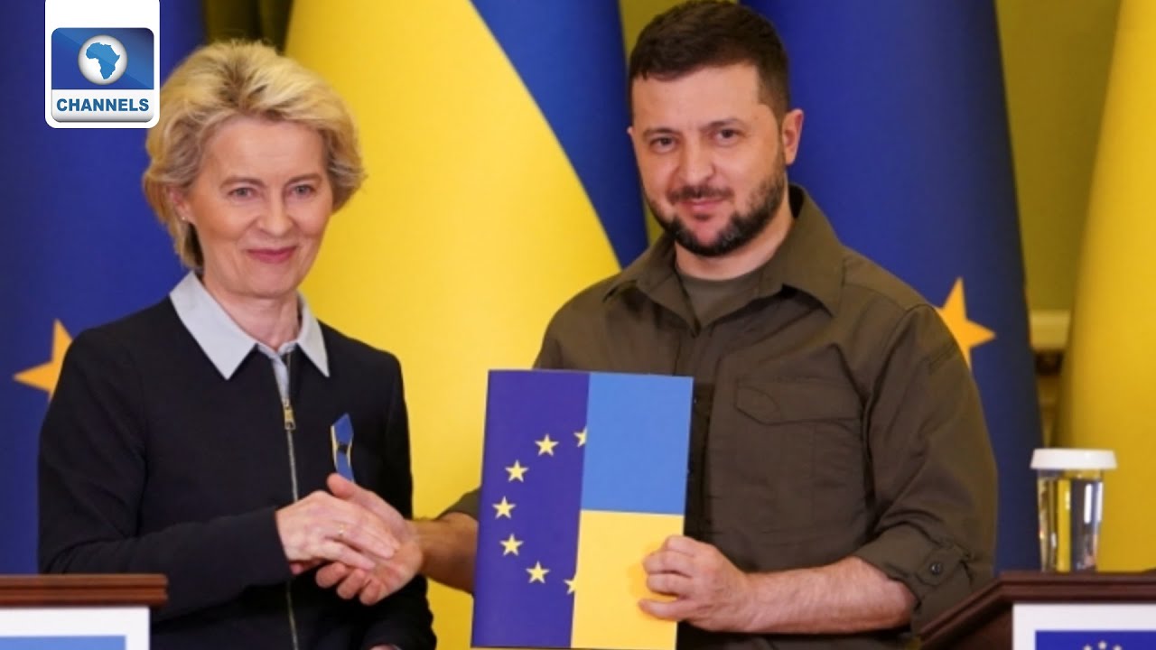 EU Leaders To Formally Accept Ukraine, Moldova As Member Candidates
