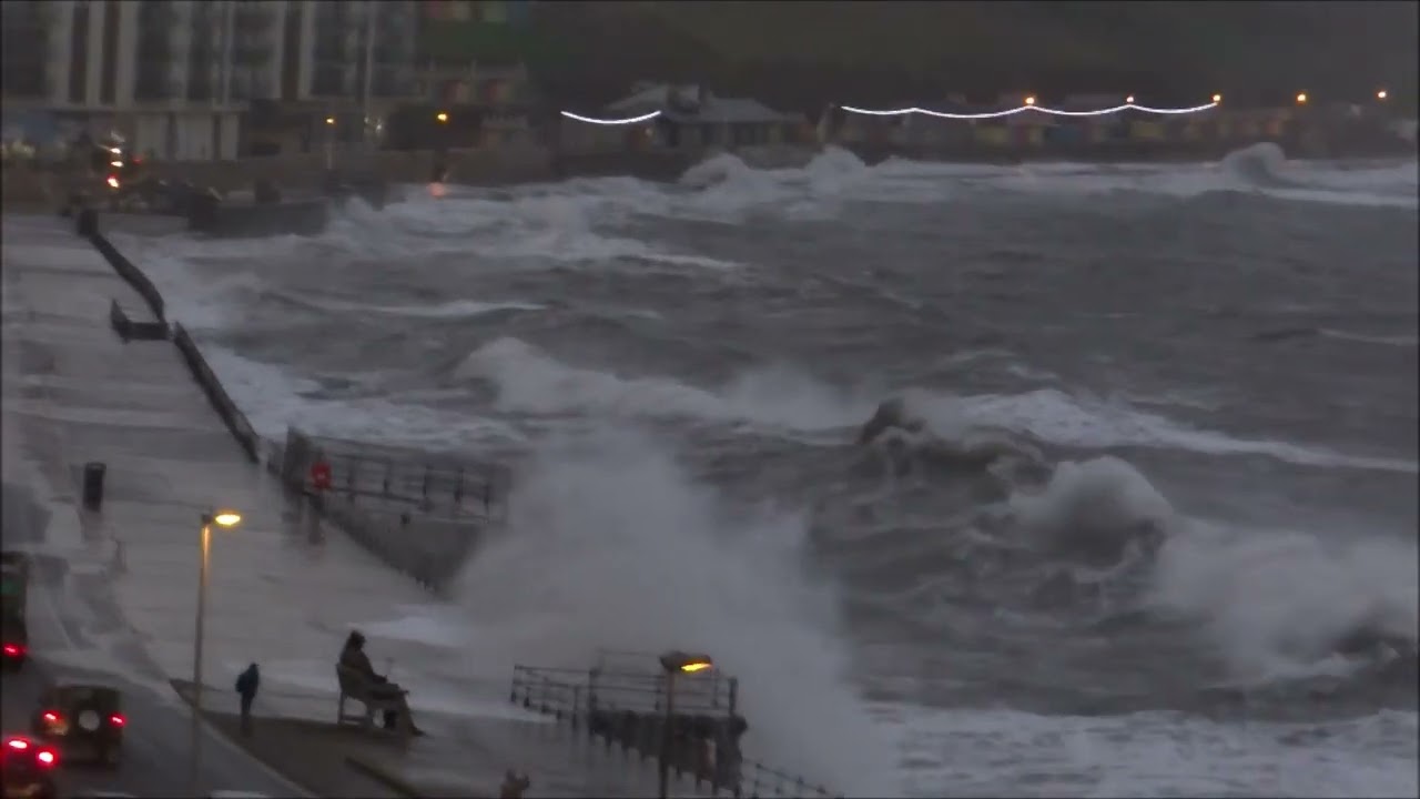 Scarborough tidal surge 5th Dec 2013