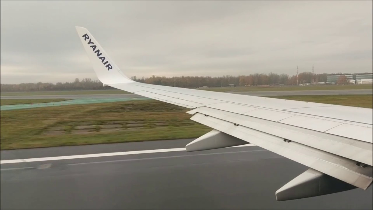 Ryanair Boeing 737-800 takeoff from Warsaw Chopin Airport { lotnisko chopina warszawa }