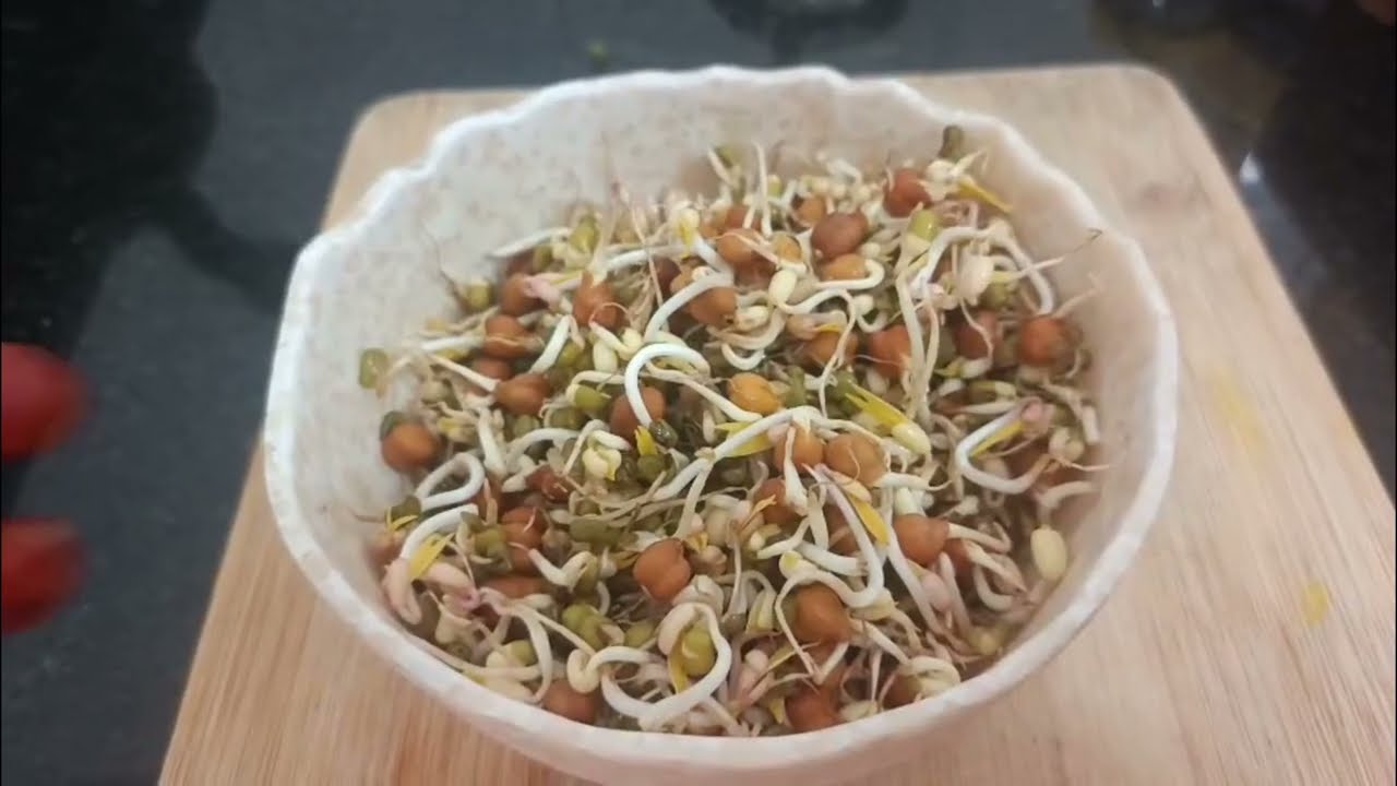 अंकुरित मूंग की स्वादिस्ट घुगनी - घुगनी रेसिपी - Sprouts Ghugni - Sprouts recipe