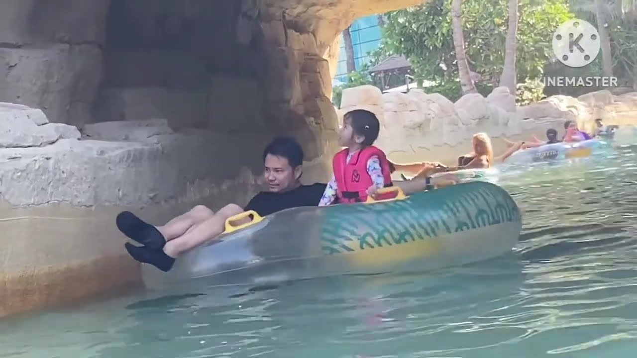 LAZY RIVER AT AQUAVENTURE ATLANTIS