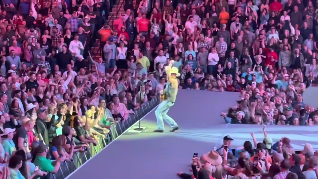 Kenny Chesney - American Kids (Live) - Mohegan Sun Arena, Wilkes-Barre, PA - 4/8/23
