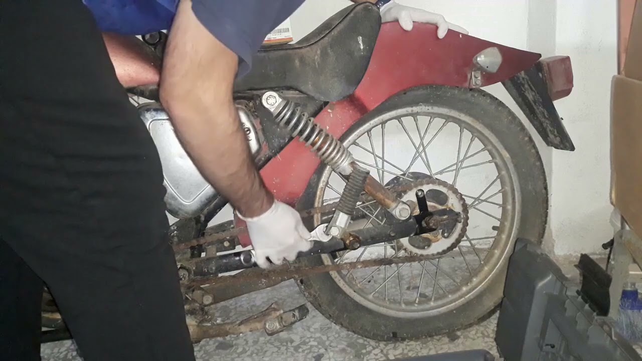 Rebuild Victoria motorcycle from 1982 - Part 1