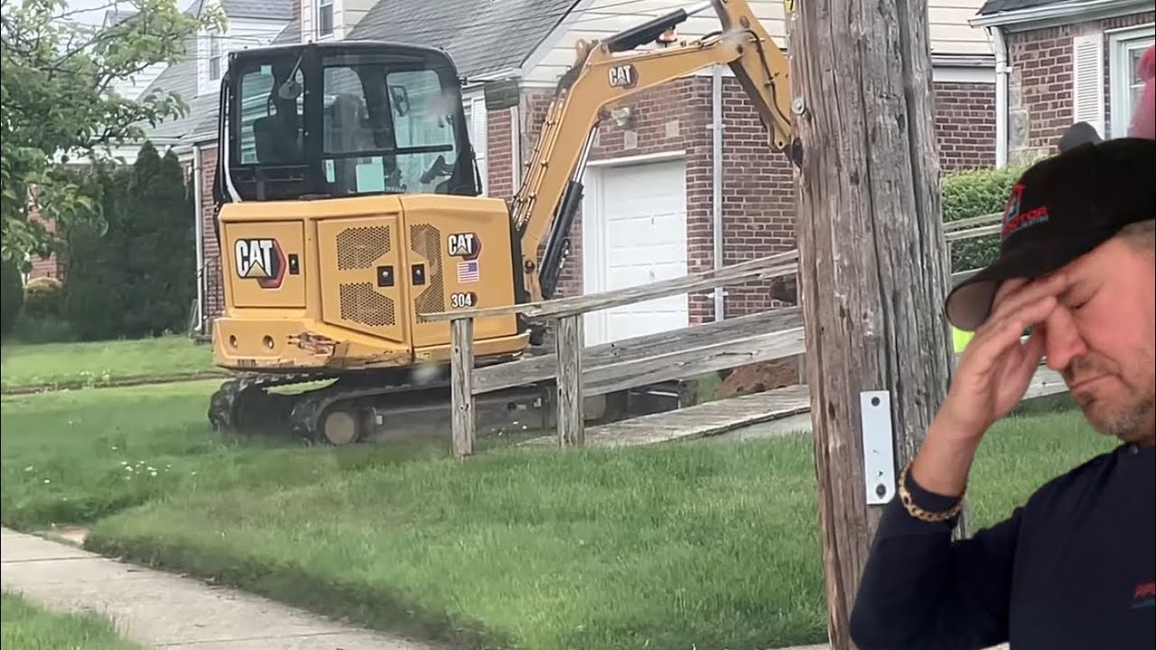 Экскаватор врезался в газопровод прямо на камеру! 💥💨 | Майки Пайпс всё заснял!