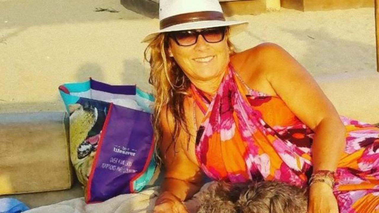 Romina Power, morbide forme in bikini alle Hawaii