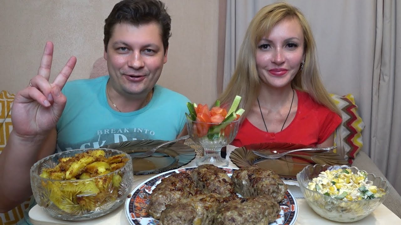 МУКБАНГ Люля Кебаб 🥓 с КАРТОШЕЧКОЙ 🥔 по-деревенски. Наши СТУДЕНЧЕСКИЕ годы!