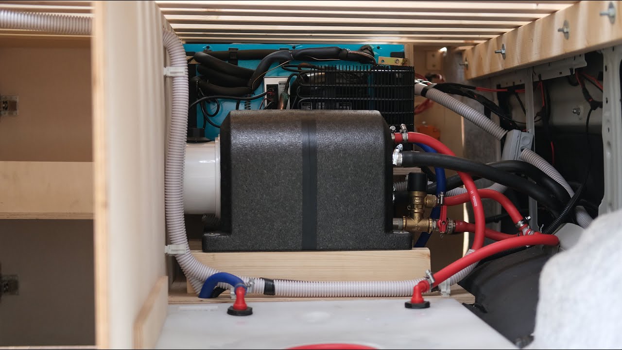 Druckwasserpumpe anschließen und heißes Wasser🔥💦 dank Warmwasserboiler im T5 DIY Campervan