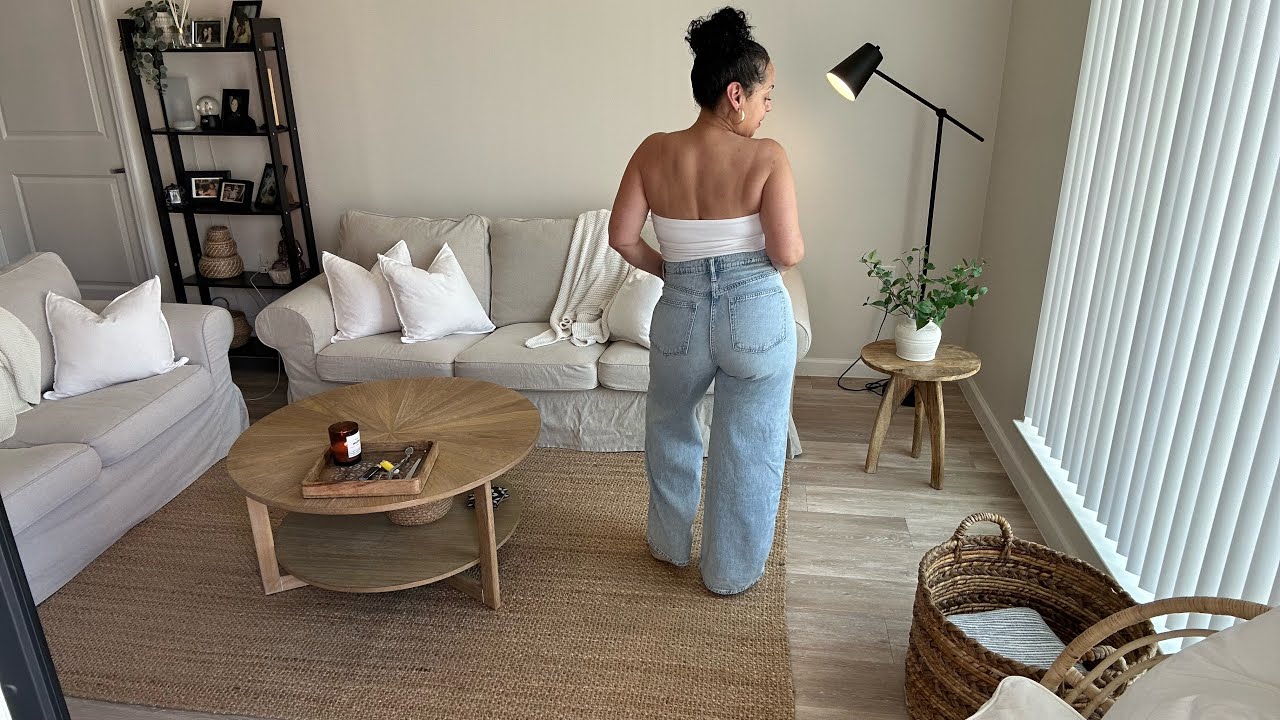 MOST FLATTERING JEANS FOR WOMEN WITH ANY BODY TYPE #50andfabulous #gap #jeans #levi #body #summer