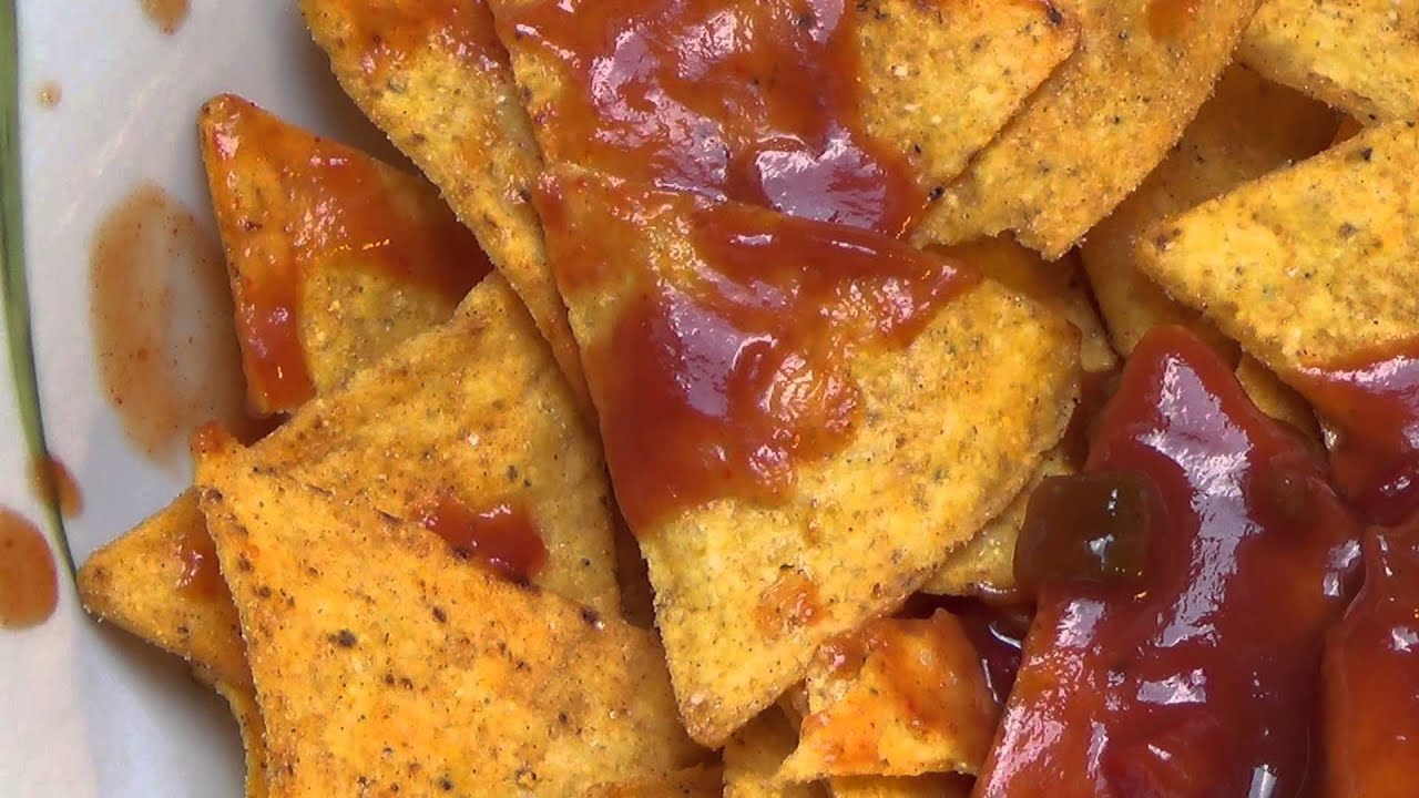 Superman Snack [Nachos with hot Salsa Dip]