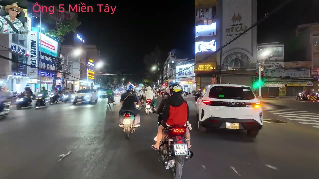 Ông 5 miền tây dạo phố đêm 26 tết bính ngọ ở Cần Thơ.