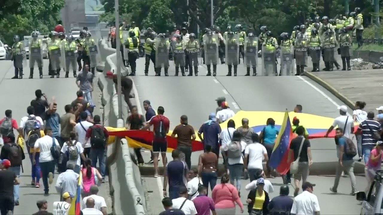 Grupos de la oposición se enfrentaron con la Policía durante una protesta contra Maduro