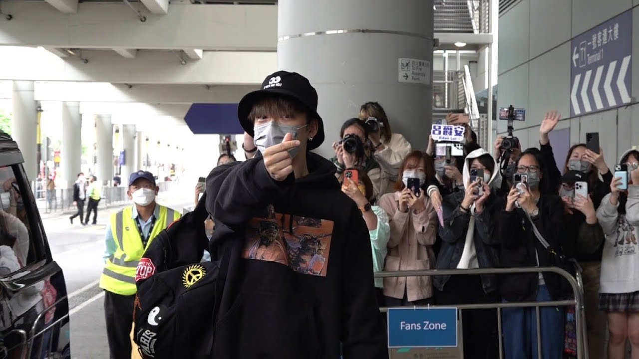 呂爵安平安回港向接機粉絲派心心