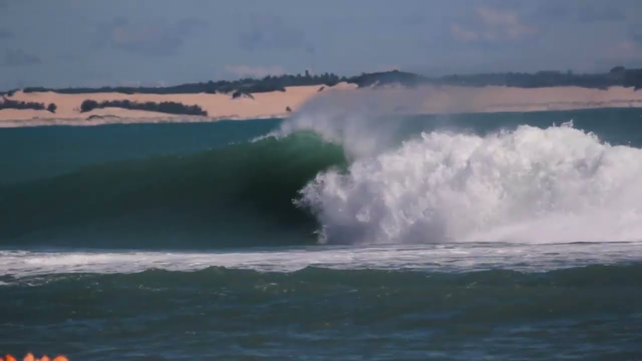 SWELL &Eacute;PICO NA PRAIA DA PIPA.