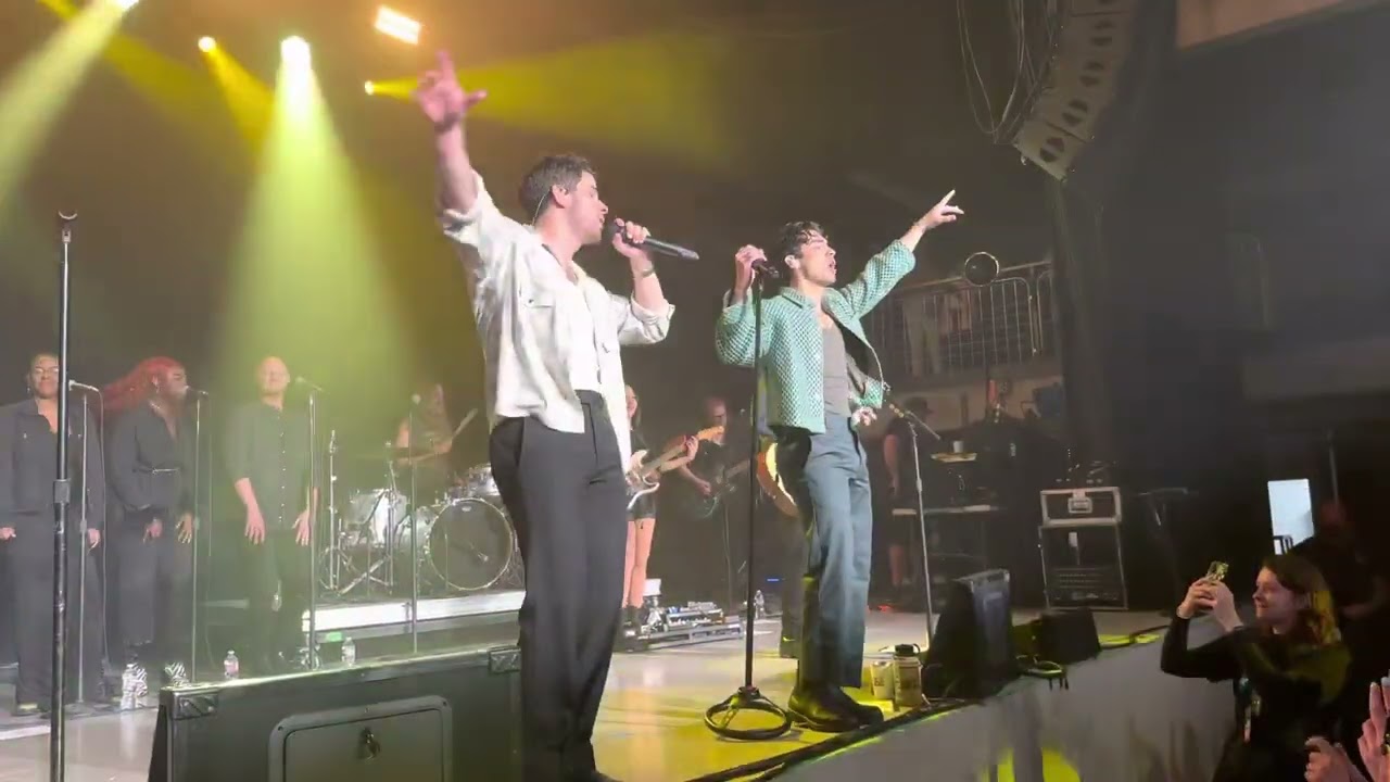 Jonas Brothers Waffle House - Fort Worth Secret Show