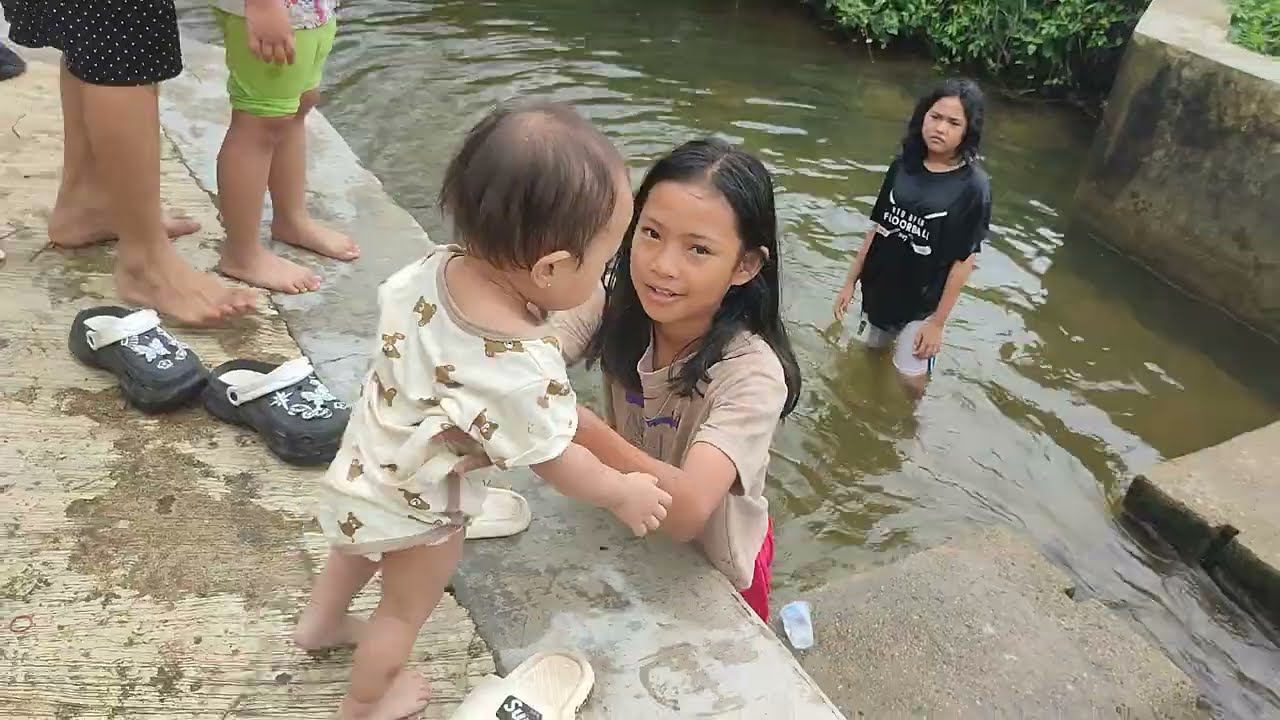 Mandi sungai aek dam