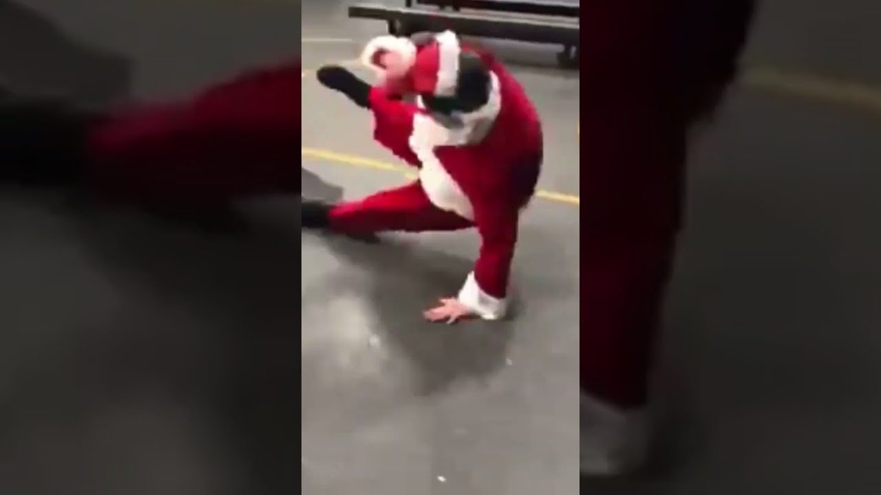 Santa RIPS 🛹 #skateboarding #shorts #tricks #trending #santa #christmas