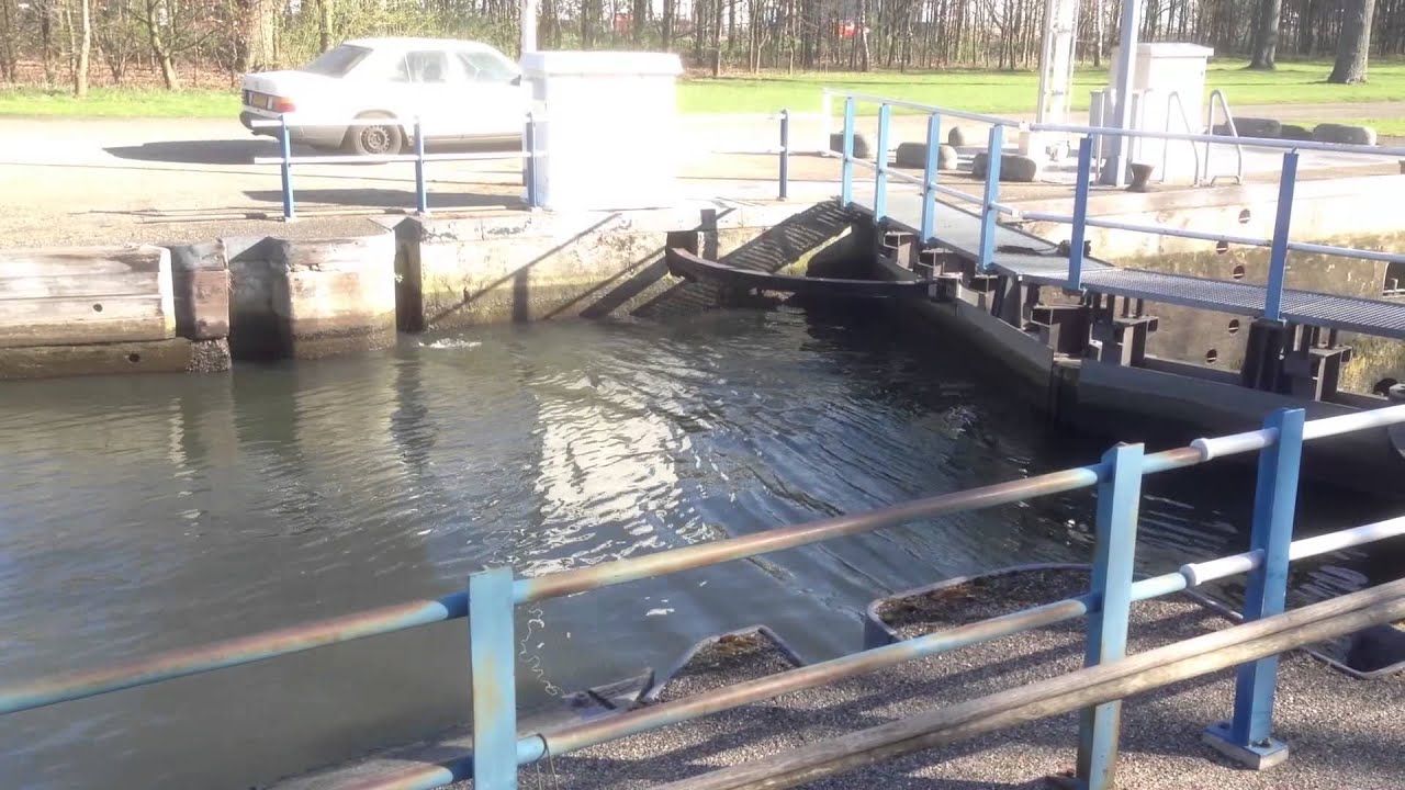 Sluis 15 Nederweert en waterkrachtcentrale Roeven.