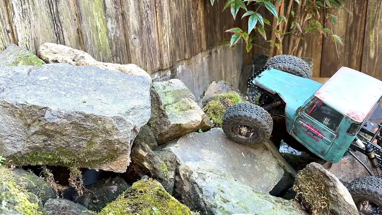 【RC クローラー】お庭ロックdeクローリング⚡️ 