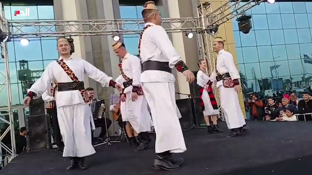 في آخر عروضها بمعرض الكتاب.. فرقة 
