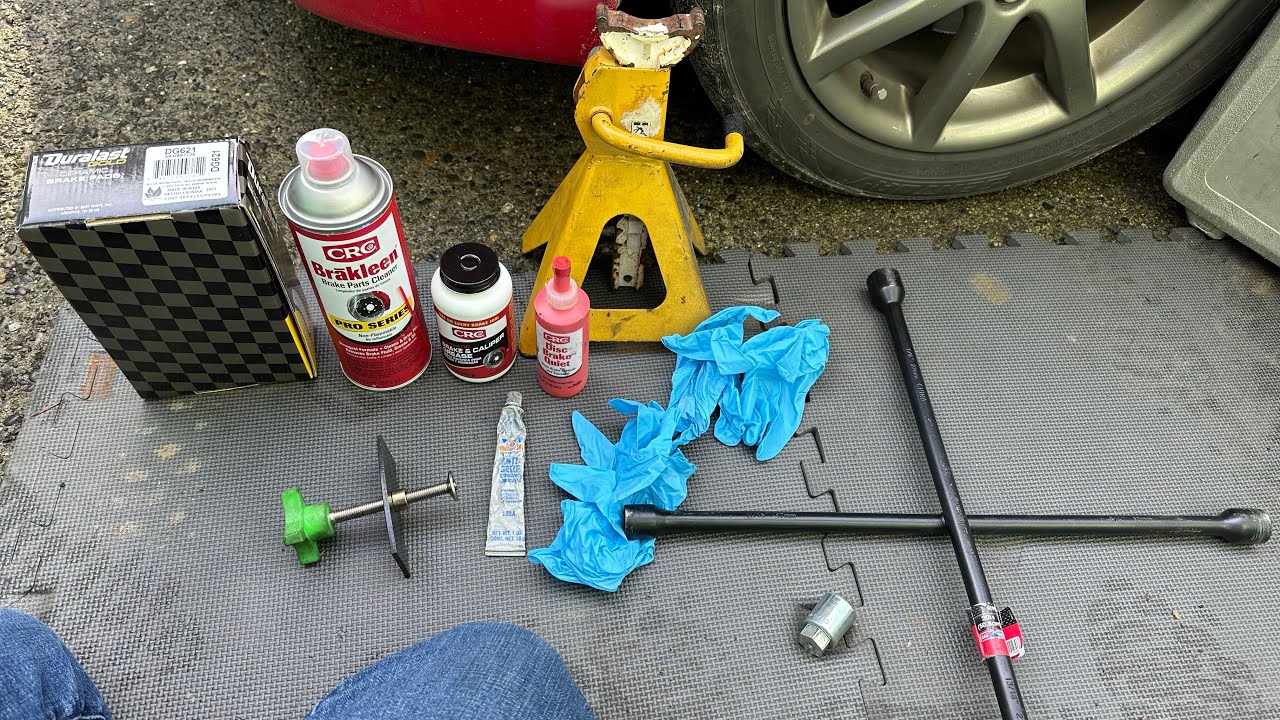 Замена передних тормозных колодок Honda Fit Sport 2007 года