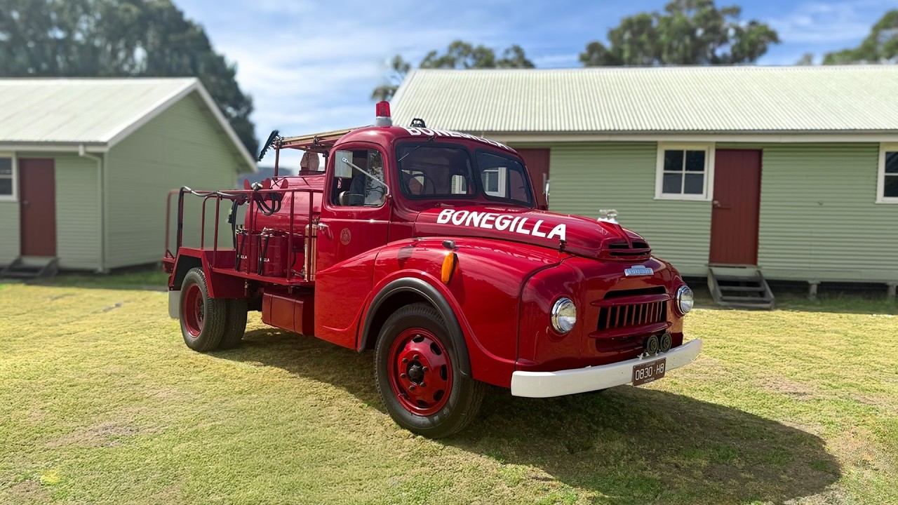 Bonegilla Fire Brigade - 1958 Austin fire truck siren