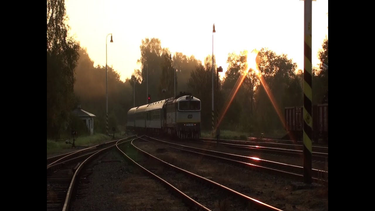 Vlaky - Sv&iacute;t&aacute;n&iacute; na dr&aacute;ze / Trains - Sunrise On The Railways