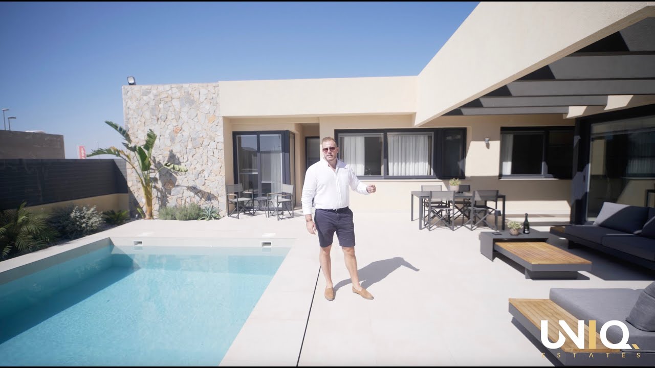 UNIQ Estates - Bezichtiging van prachtige villa's op het Altaona Golf Resort!