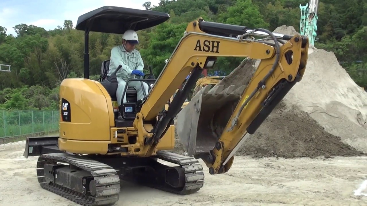 【小型車両系建設機械(整地・運搬・積込み用及び掘削用)】実技講習の模範運転 ～コース走行編～
