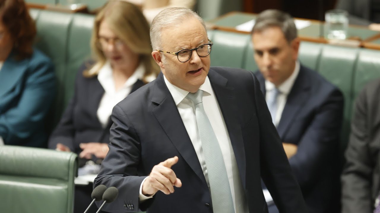 Labor to force energy retailers to offer free power as party announces new solar scheme