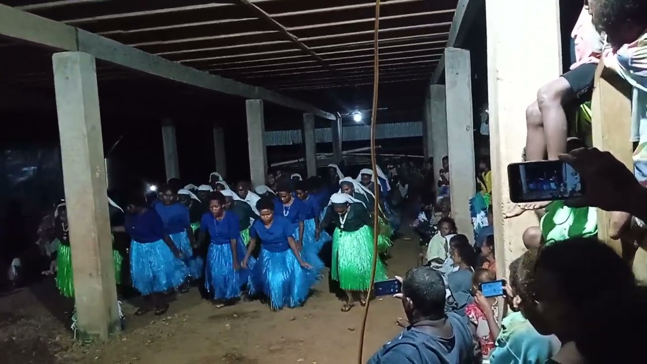 Sister of Melanesian mission team performing chorus~Kolomola Hograno