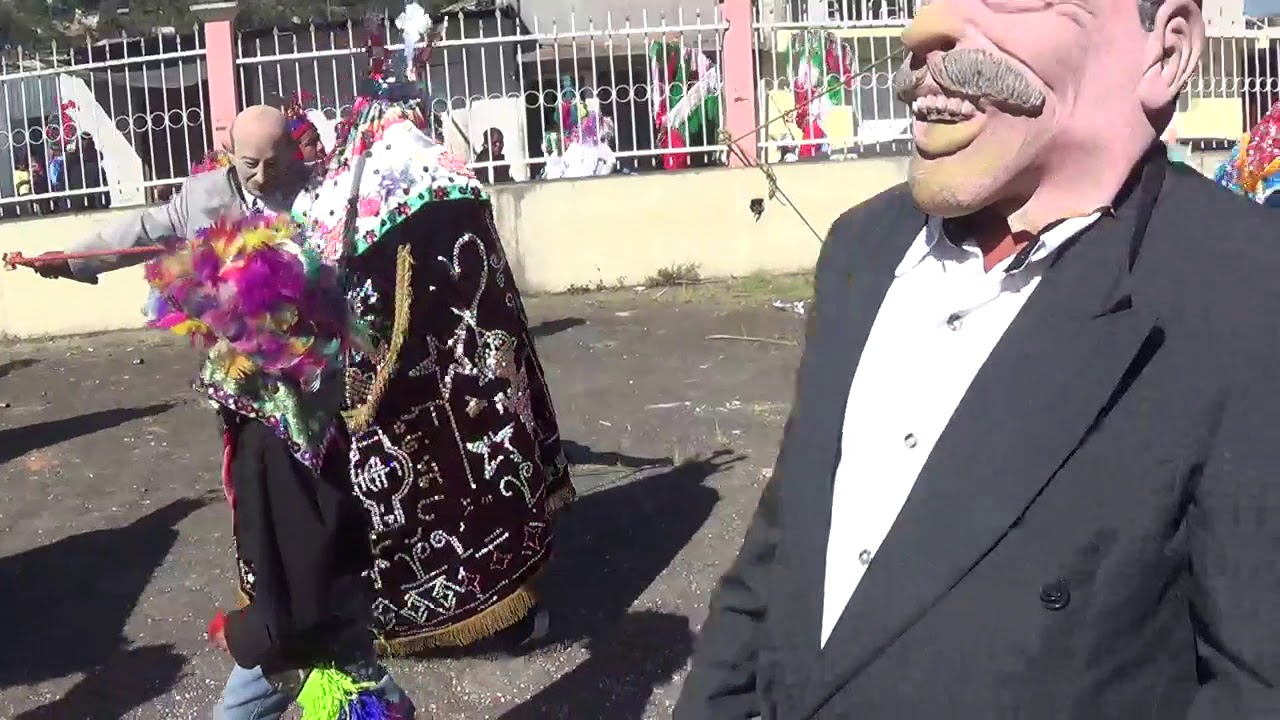 Danza de los negros llegando a la iglesia