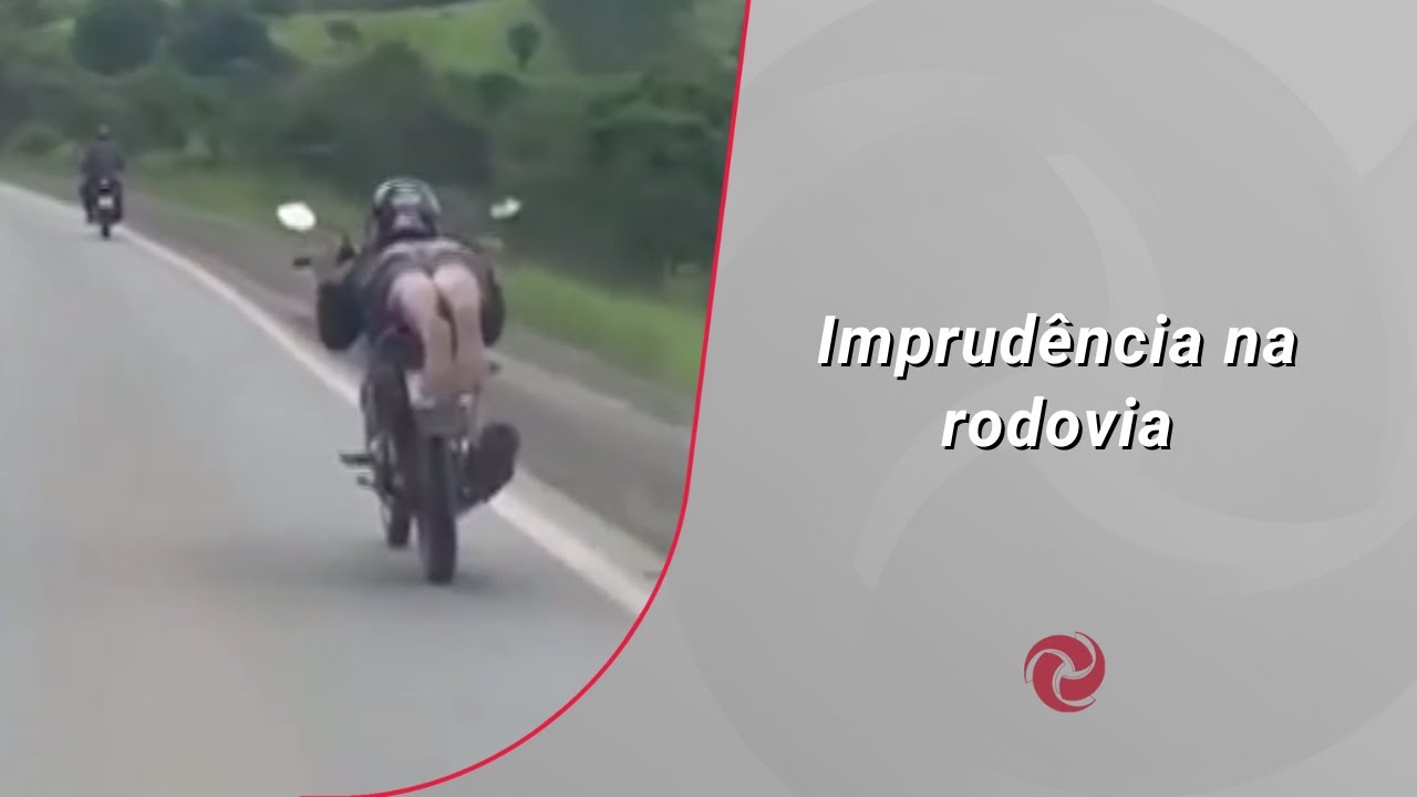 Motociclista é flagrado fazendo manobra perigosa na BR-267
