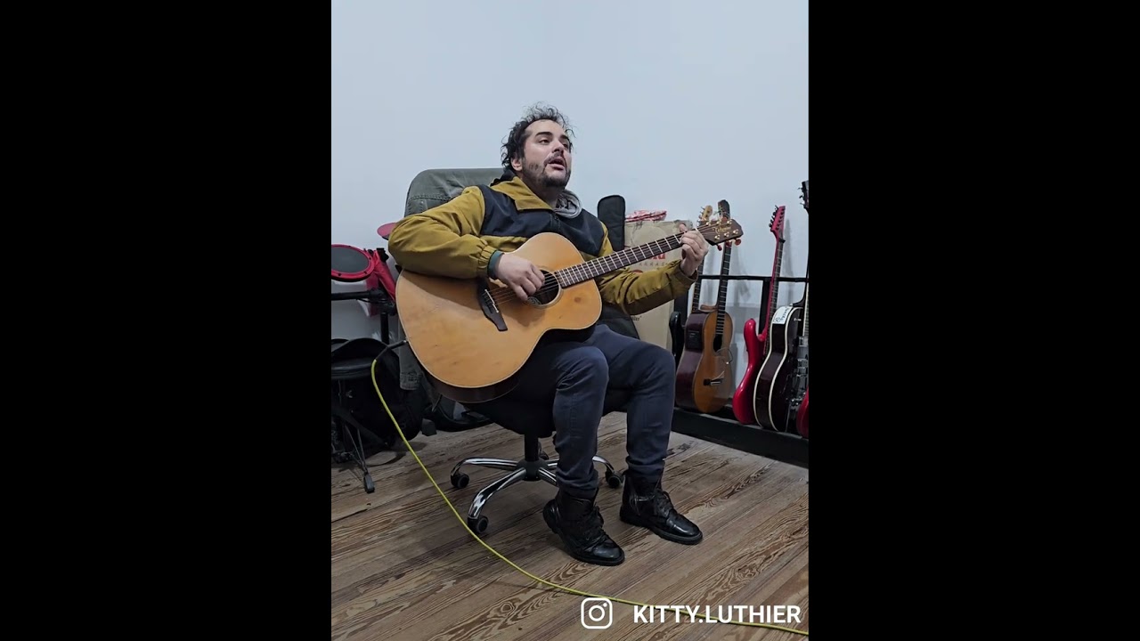 Homero Pettinato cantando y  probando su Taka EN 20, reparación de cabeza, clavijas y calibración
