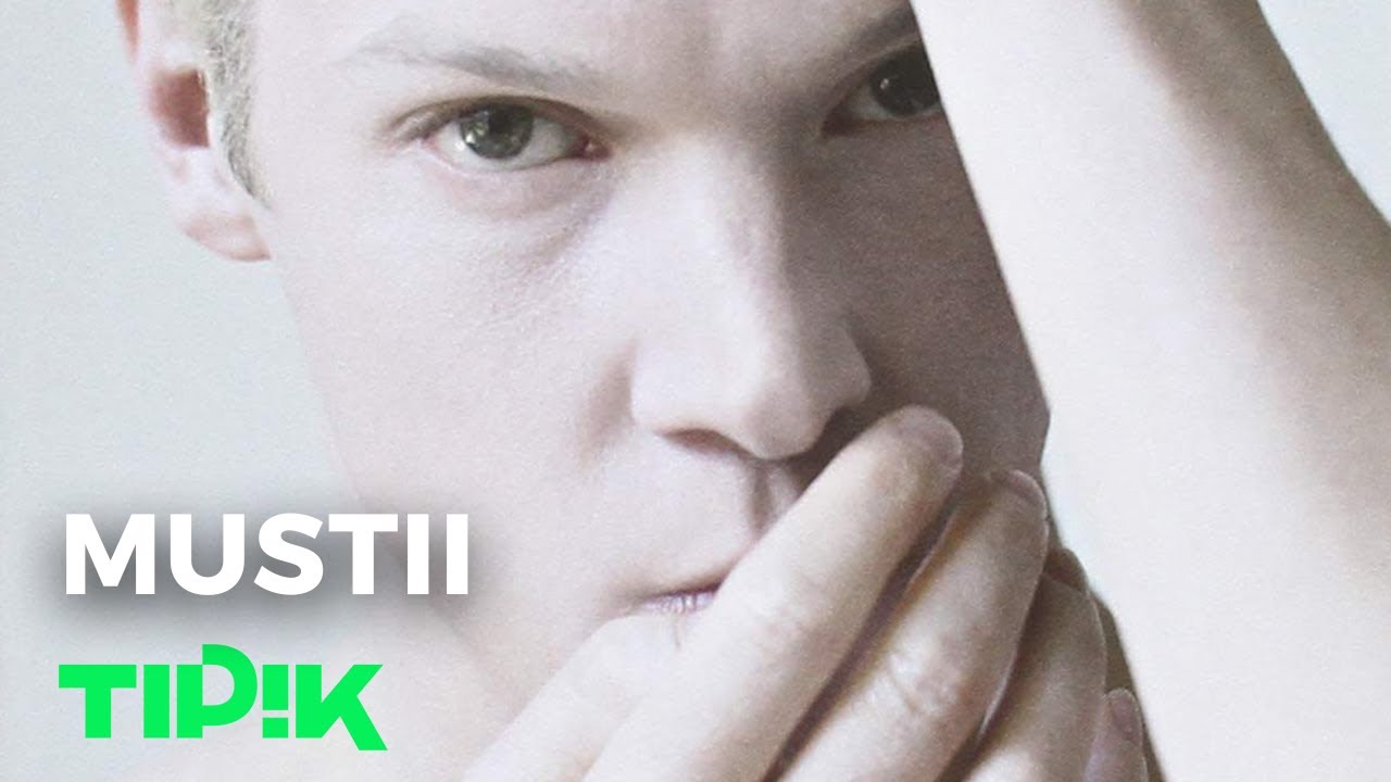 Mustii est un grand fan des Sims des croquettes!