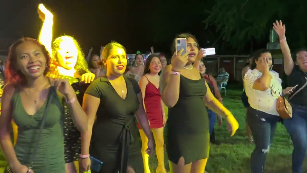 Así bailan las morenitas y las weritas
